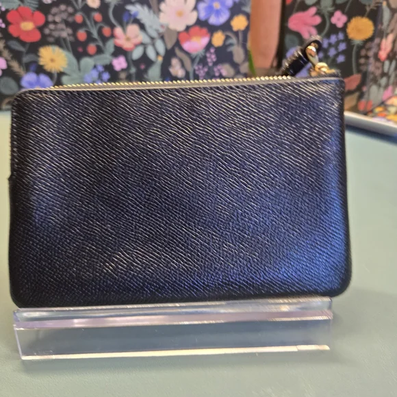 COACH NWT Corner Zip Wristlet Black - Picture 3 of 10